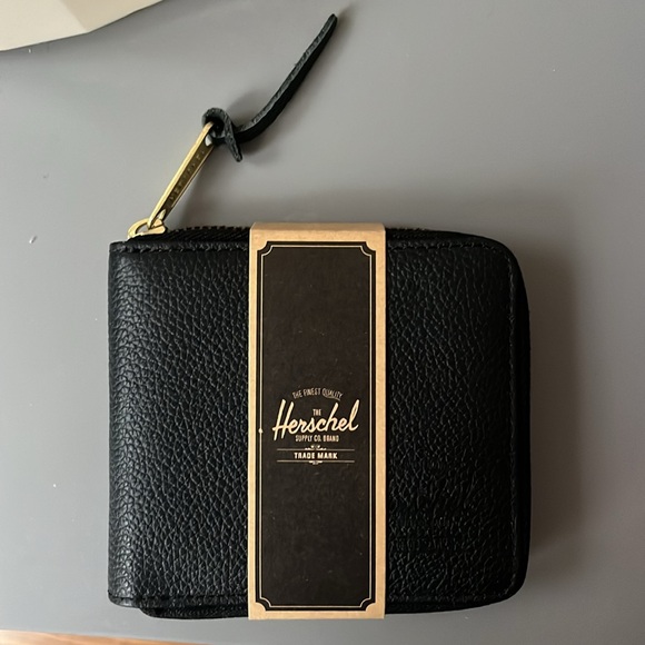 Black Herschel Wallet in Leather and hold hardware with zipper - Picture 2 of 5
